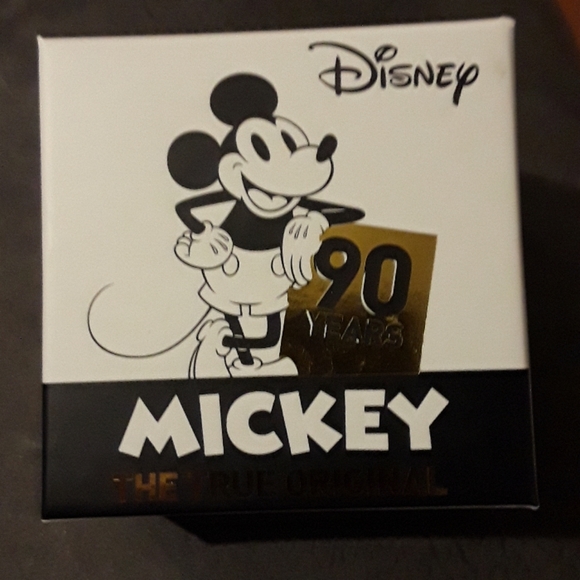 NWT Disney 90yrs Minnie Necklace With Bow - Picture 3 of 3